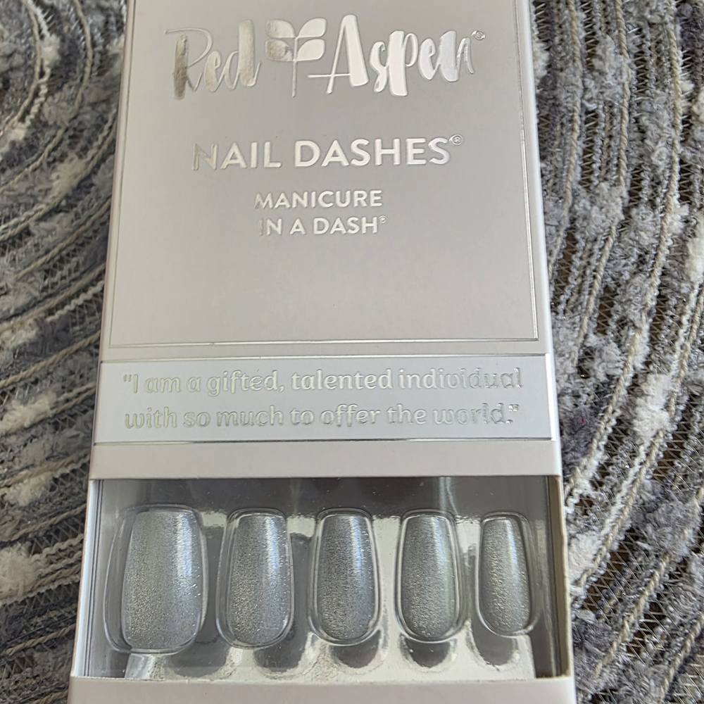 Red Aspen Silver Shimmer  Nail Dashes